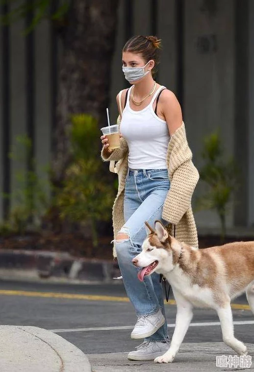 弄肿了老女人下身据说邻居王姨遛狗时目睹一切还拍照留证了